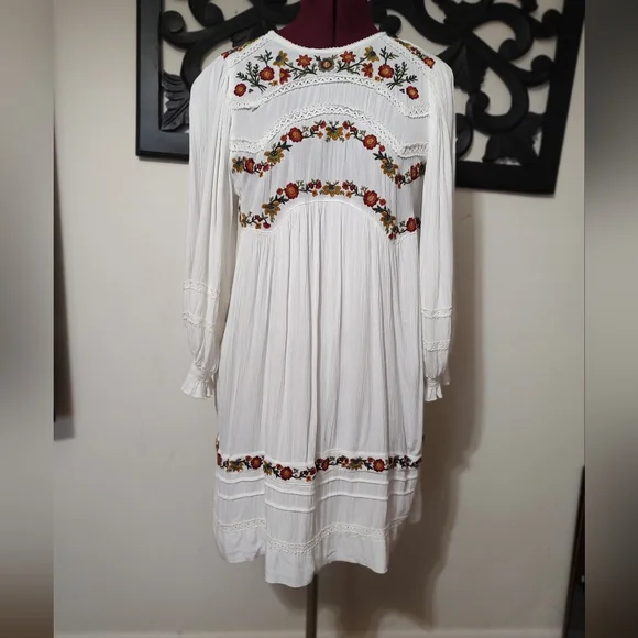 knee length dresses for ladies Miss Lola main image 0